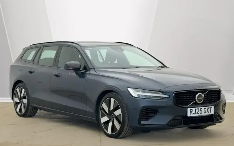 Used Volvo V60 CC Plus 250 HP (183 kW) 2023 Estate