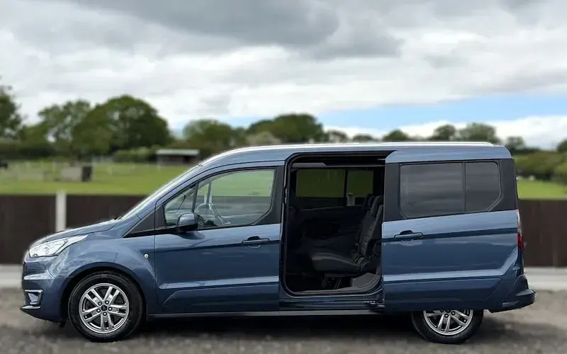 Used Ford Tourneo Titanium 120 HP (88 kW) 2021 Estate