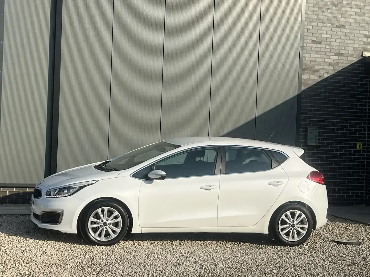 Used Kia Ceed 136 HP (100 kW) 2016 White Hatchback