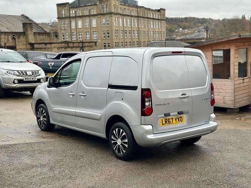 Used Peugeot Partner 2017 Silver MPV