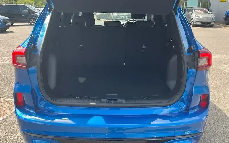 Begagnad Ford Kuga ST-Line 243 HK (178 kW) 2025 Blå SUV