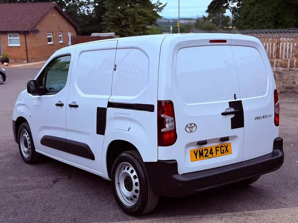 Used Toyota Proace Active 120 HP (88 kW) 2024 White MPV