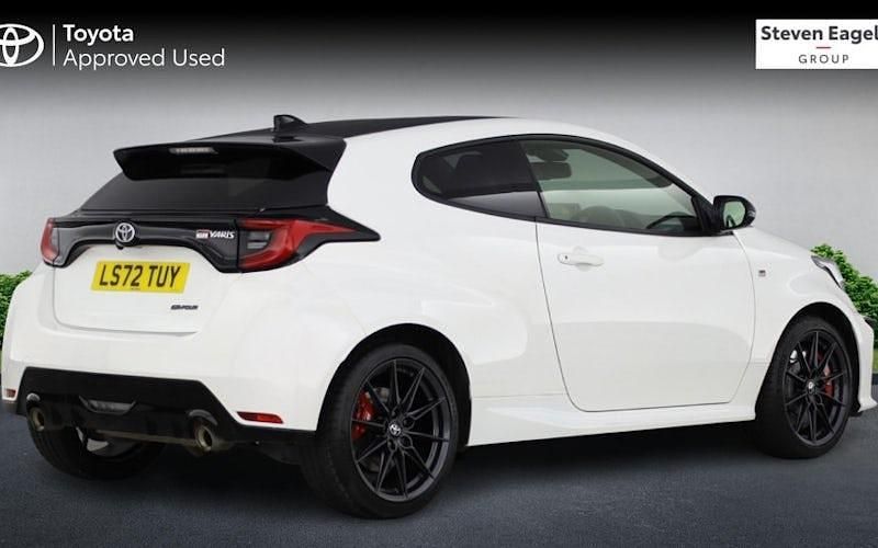 Used Toyota Yaris 261 HP (191 kW) 2021 White Hatchback