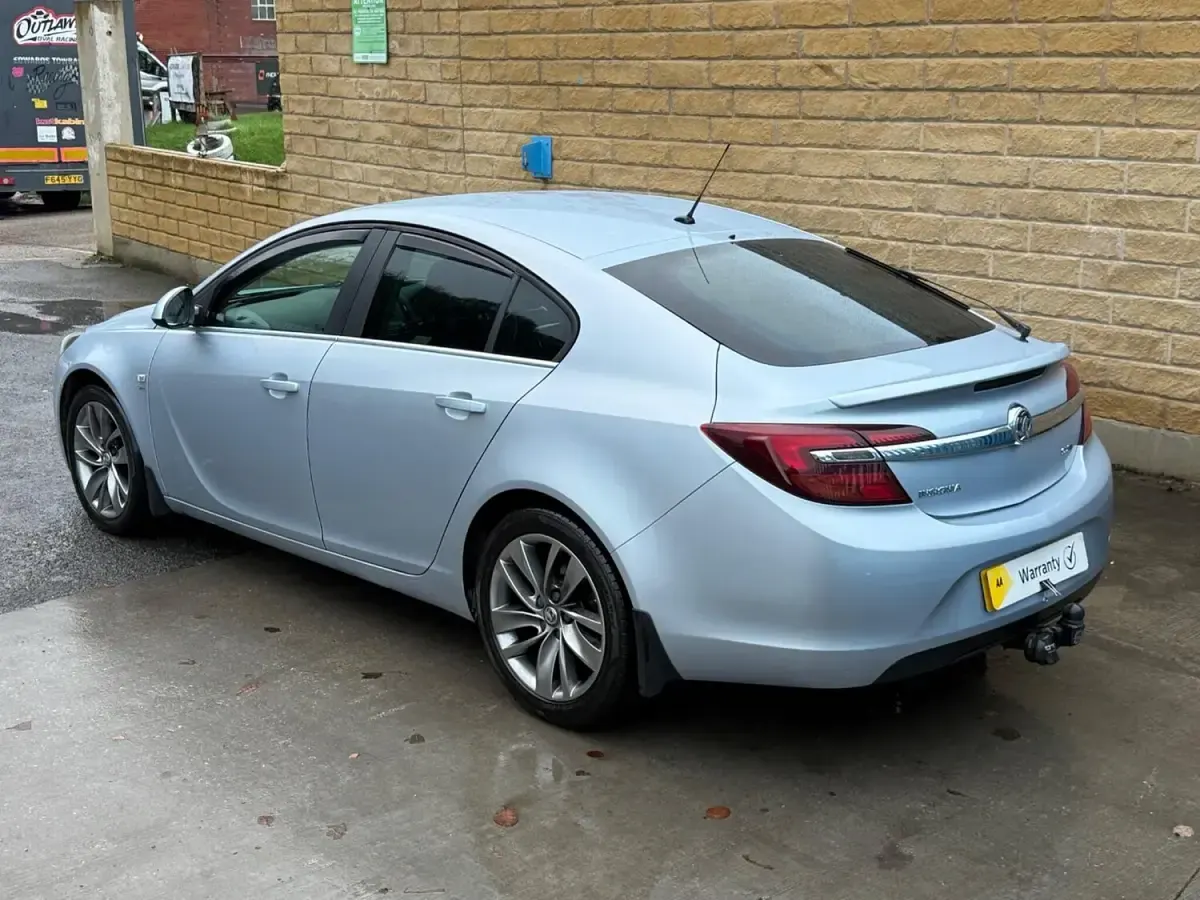 Used Vauxhall Insignia SRi 163 HP (119 kW) 2014 Silver Hatchback
