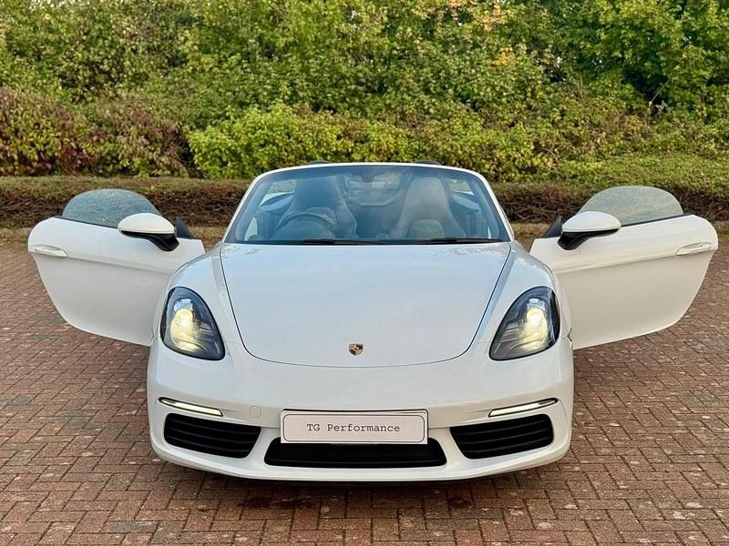 Used Porsche 718 Boxster 300 HP (220 kW) 2017 White Cabriolet