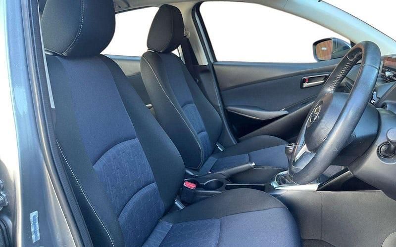 Begagnad Mazda 2 75 HK (55 kW) 2017 Silver Halvkombi