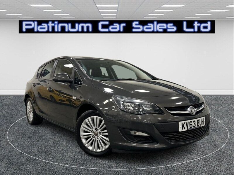 Grey Used 2013 Vauxhall Astra Hatchback | £4,995 (Expensive) - Image 1/4