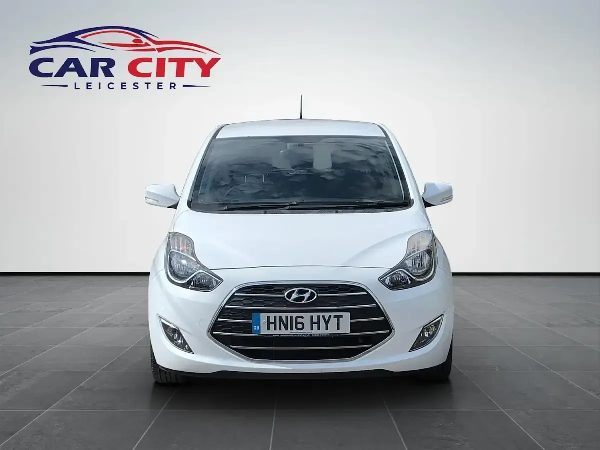 Used Hyundai ix20 SE 125 HP (91 kW) 2016 White Hatchback