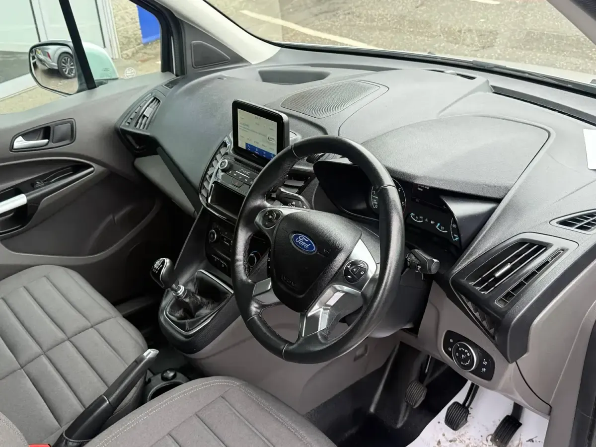 Usado Ford Transit Connect Limited 100 HP (73 kW) 2024 Prateado Monovolume