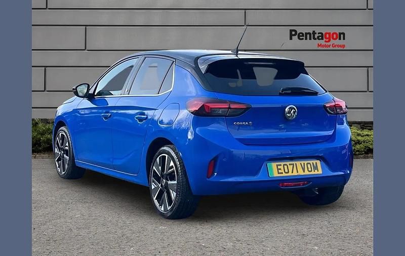 Second-hand Vauxhall Corsa-e Elite 100 kW (136 CP) 2021 Albastru Hatchback