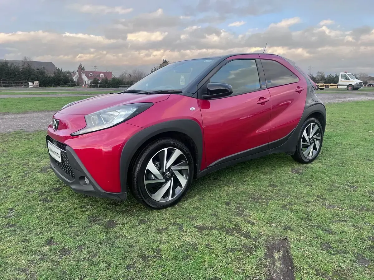 New Toyota Aygo X 72 HP (52 kW) 2025 Red SUV