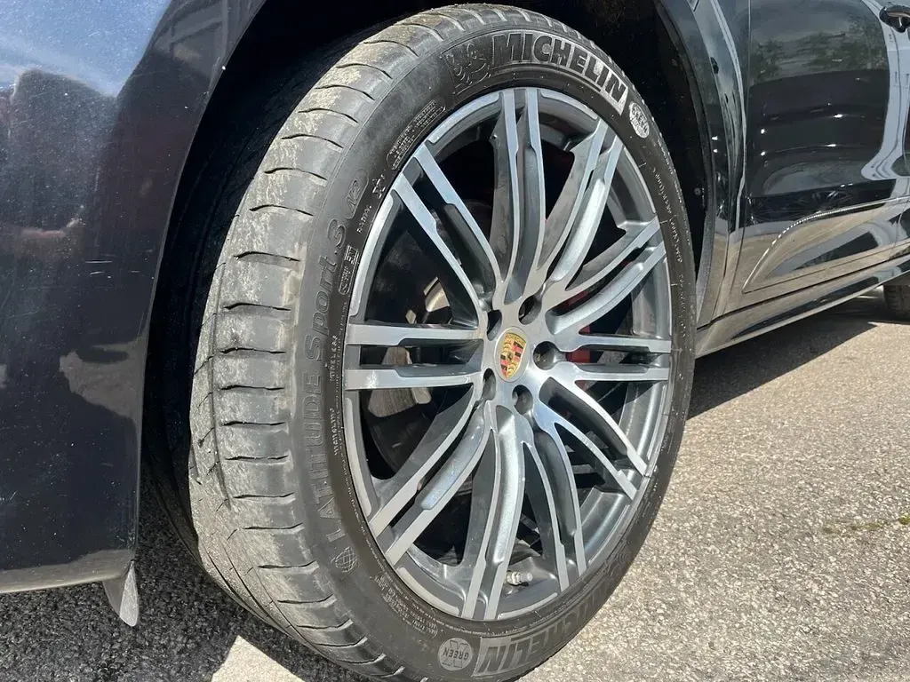 Used Porsche Macan Turbo 400 HP (294 kW) 2015 Black SUV