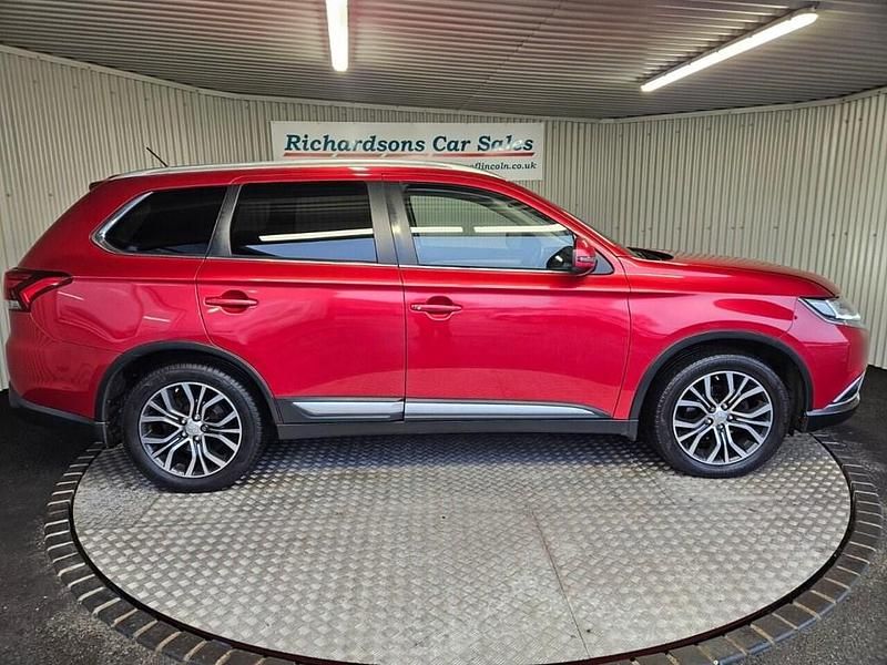 Used Mitsubishi Outlander 147 HP (108 kW) 2015 Red SUV