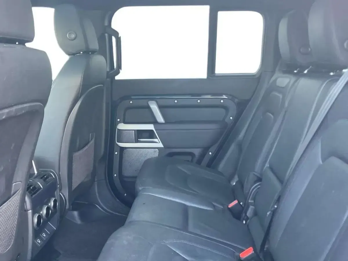 Usado Land Rover Defender SE Dynamic 2024 Preto SUV