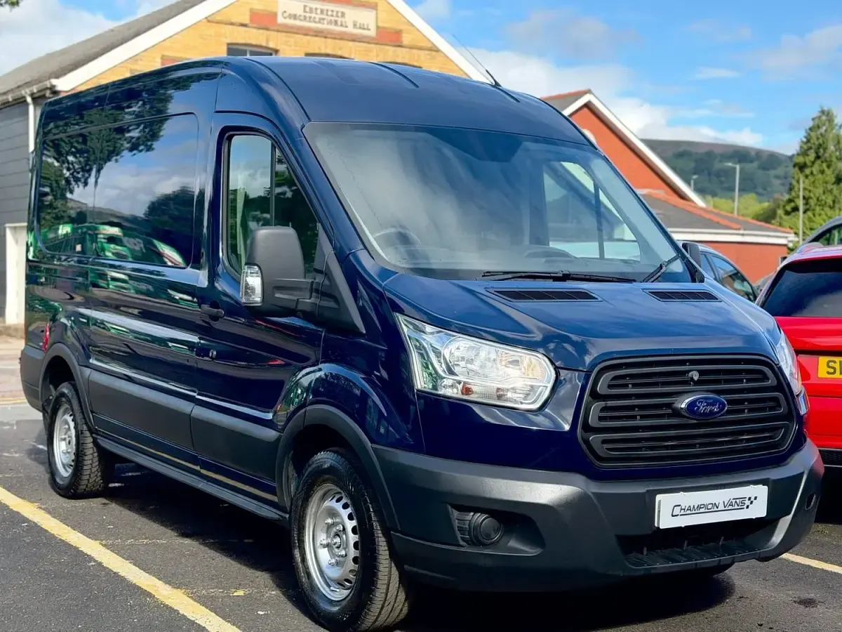Used Ford Transit 125 HP (91 kW) 2015 Blue Van