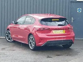 Used Ford Focus ST-Line X 155 HP (114 kW) 2023 Red Hatchback