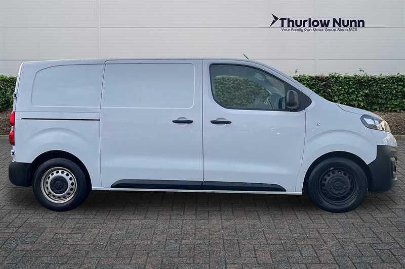 Used Vauxhall Vivaro 120 HP (88 kW) 2023 White MPV