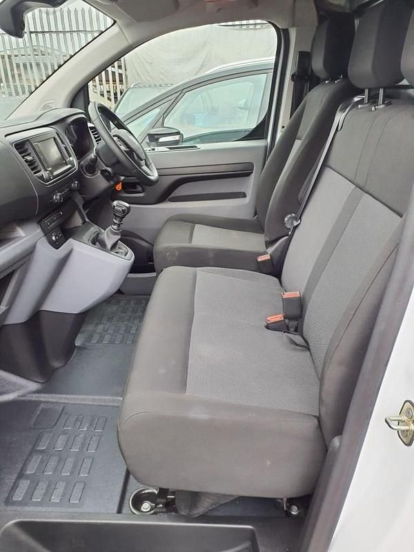 Used Vauxhall Vivaro S 2022 White MPV