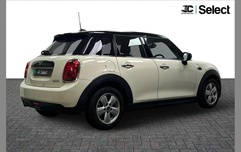 Used Mini Cooper Classic 134 HP (98 kW) 2020 White Hatchback