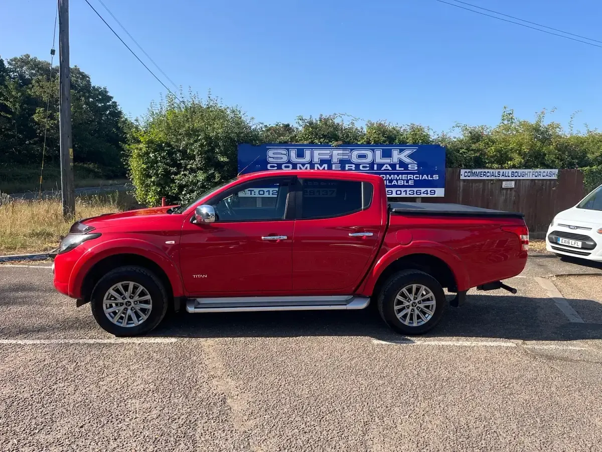 Used Mitsubishi L200 2017 Red Pickup