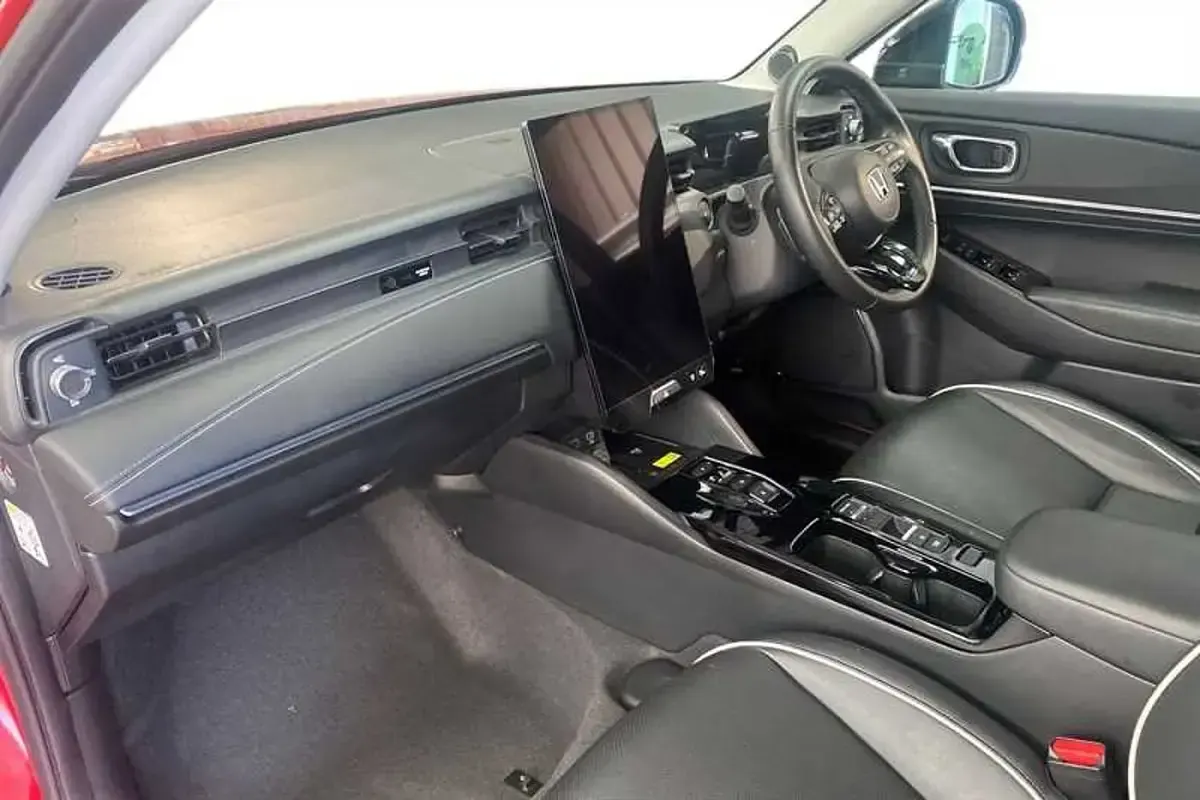 Used Honda e:Ny1 Elegance 150 kW (204 HP) 2024 Radiant red SUV