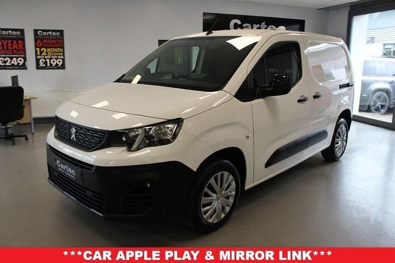 Second-hand Peugeot Partner Premium 2022 Alb Monovolum