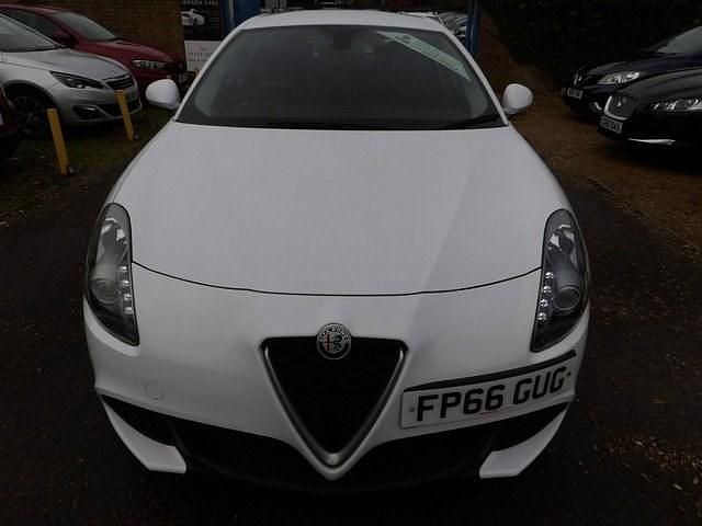 Used Alfa Romeo Giulietta 150 HP (110 kW) 2016 White Hatchback