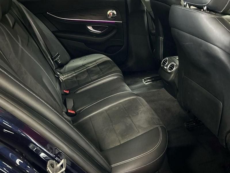 Begagnad Mercedes E220 AMG line 194 HK (142 kW) 2019 Blå Sedan