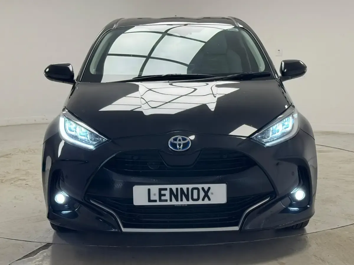 Second-hand Toyota Yaris Hybrid 2023 Negru Hatchback