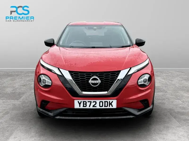 Begagnad Nissan Juke Acenta 114 HK (83 kW) 2023 Röd SUV