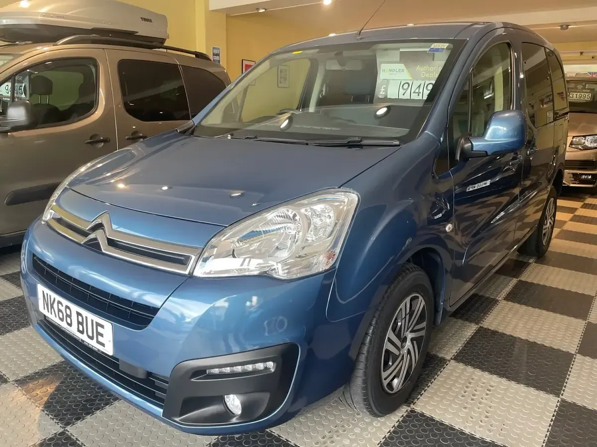 Used Citroën Berlingo Feel 100 HP (73 kW) 2018 Blue MPV