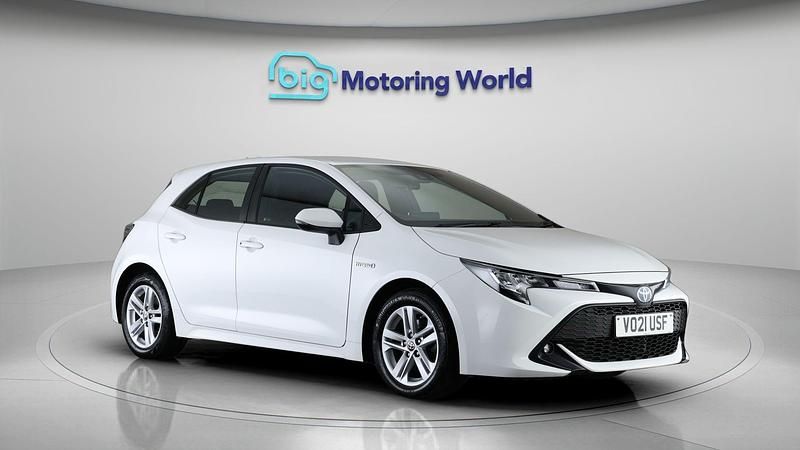 Used Toyota Corolla 184 HP (135 kW) 2021 White Hatchback