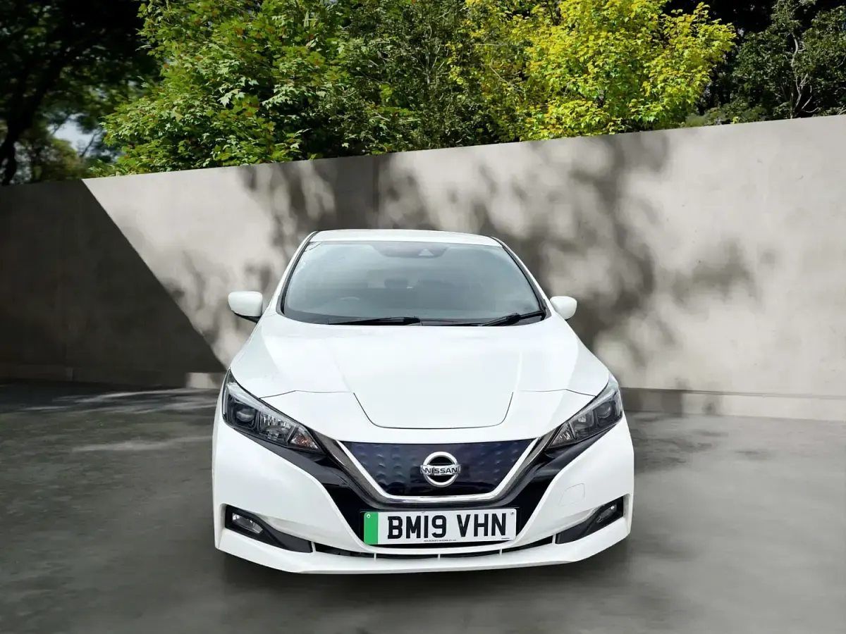 Used Nissan Leaf Acenta 110 kW (150 HP) 2019 White Hatchback