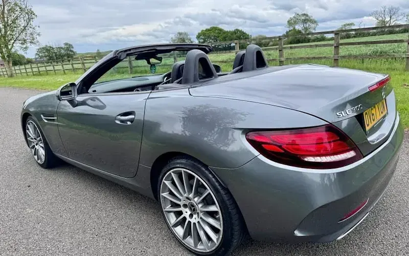 Usado Mercedes SLC300 AMG line 245 HP (180 kW) 2019 Cabrios