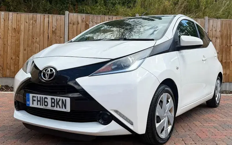 Used Toyota Aygo X-play 69 HP (50 kW) 2016 White Hatchback