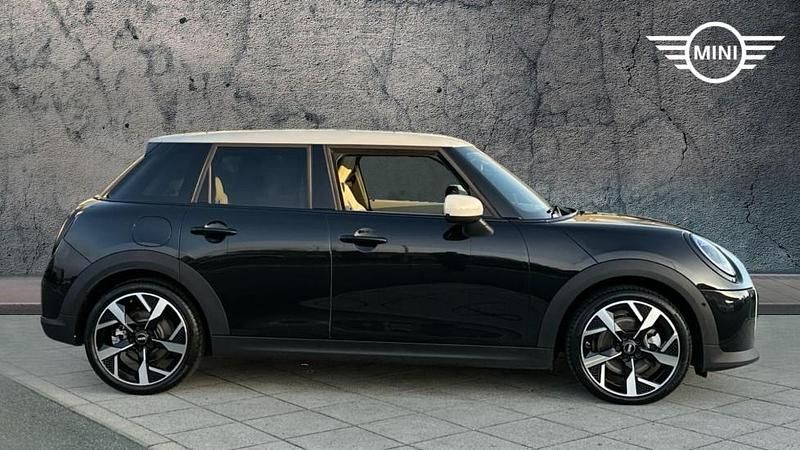 Used Mini Cooper Hatch 154 HP (113 kW) 2025 Black Hatchback