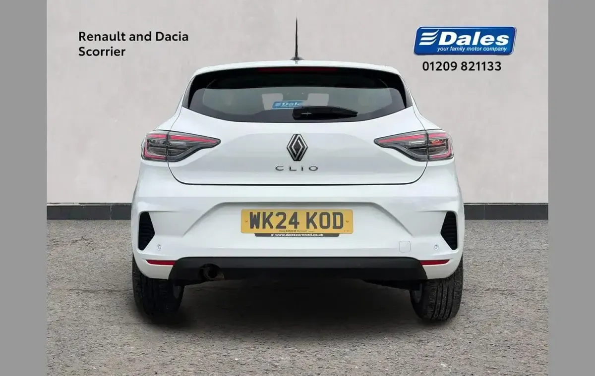 Used Renault Clio Evolution 88 HP (64 kW) 2024 White Hatchback
