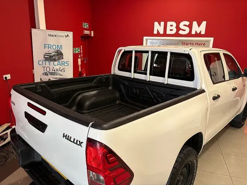 Used Toyota HiLux Active 150 HP (110 kW) 2019 White Pickup