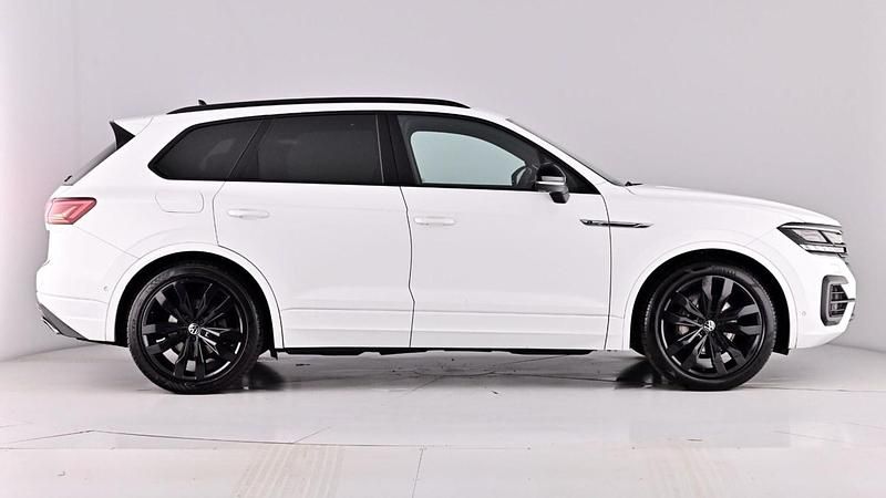 Used VW Touareg Black Edition 286 HP (210 kW) 2023 Pure white SUV