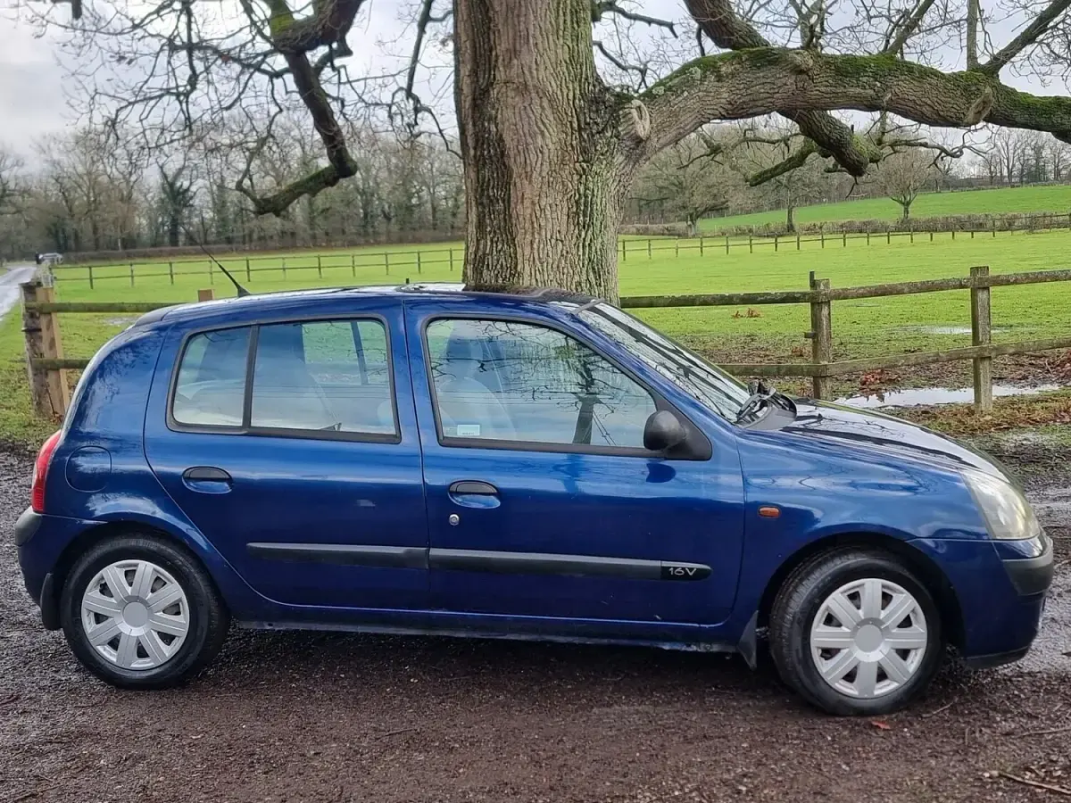 Used Renault Clio Expression 2002 Blue Hatchback