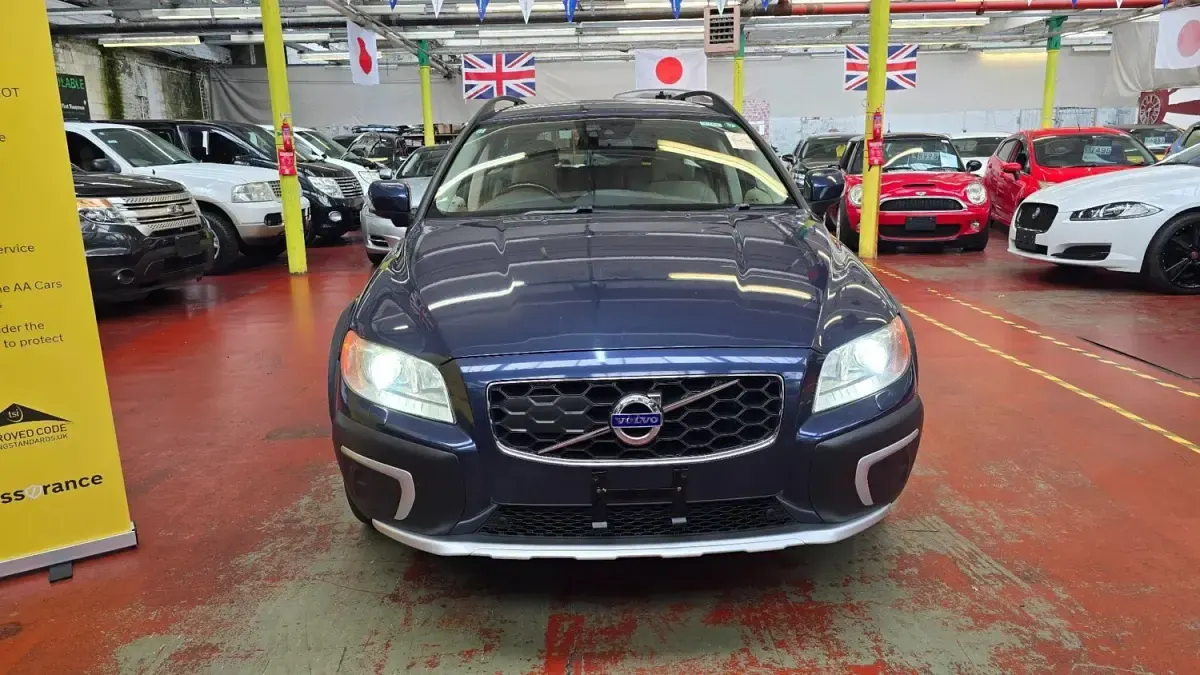 Usado Volvo XC70 SE Lux 304 HP (223 kW) 2014 Azul Carrinha