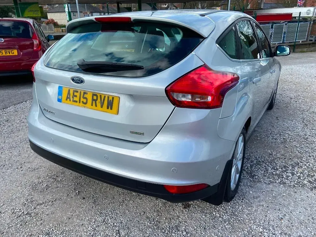 Used Ford Focus Titanium 125 HP (91 kW) 2015 Silver Hatchback