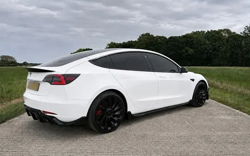 Used Tesla Model 3 Standard Range 180 kW (245 HP) 2023 White Sedan