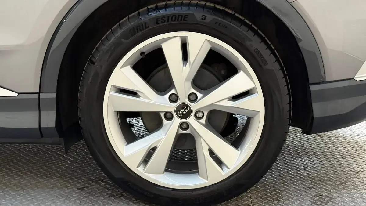 Used Audi Q4 e-tron S-Line 150 kW (204 HP) 2023 Grey SUV