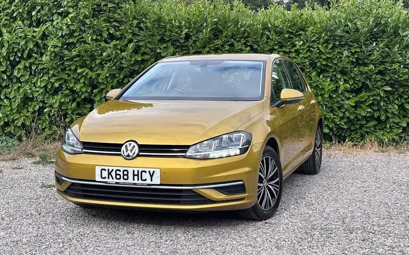 Used VW Golf VII SE 110 HP (80 kW) 2018 Yellow Hatchback