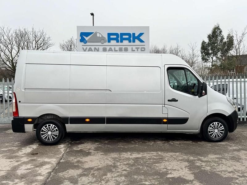 Second-hand Vauxhall Movano 135 CP (99 kW) 2021 Argintiu Monovolum