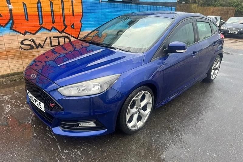 Used Ford Focus ST 185 HP (136 kW) 2016 Blue Hatchback