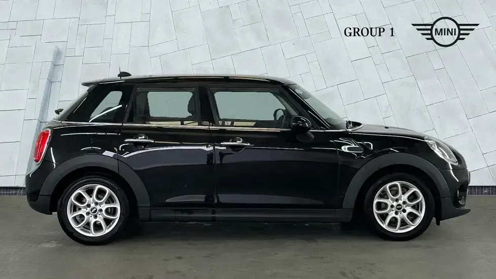 Begagnad Mini ONE Hatch 102 HK (75 kW) 2017 Svart Halvkombi