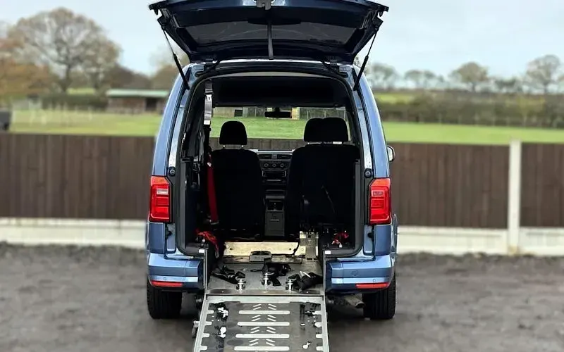 Used VW Caddy 102 HP (75 kW) 2018 Blue MPV