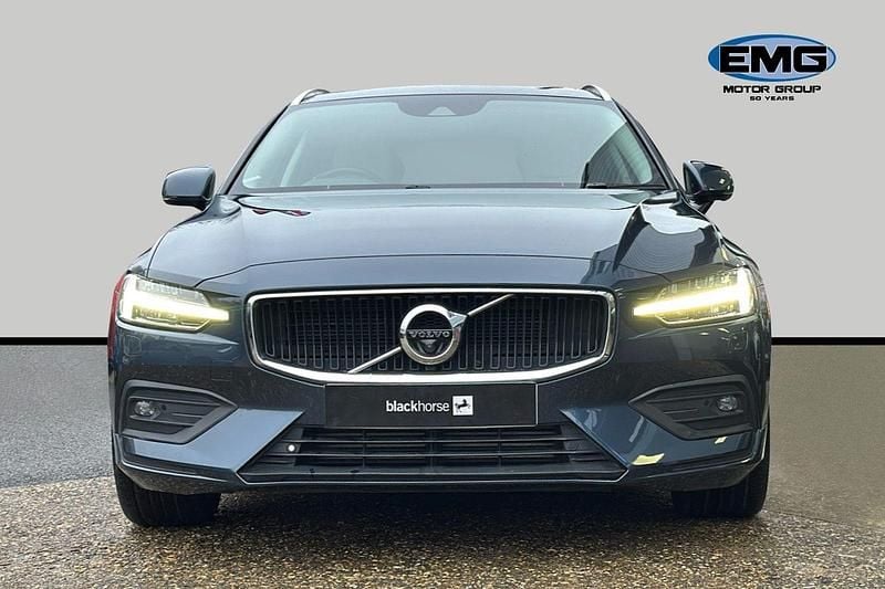Used Volvo V60 Momentum 190 HP (139 kW) 2018 Blue Estate